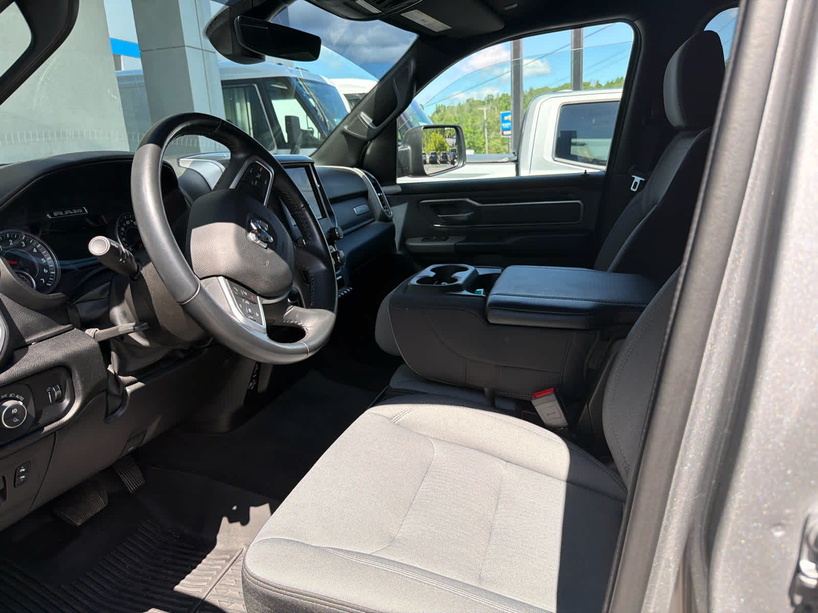 2022 RAM 1500 Big Horn Crew Cab 4x4 5'7" Box