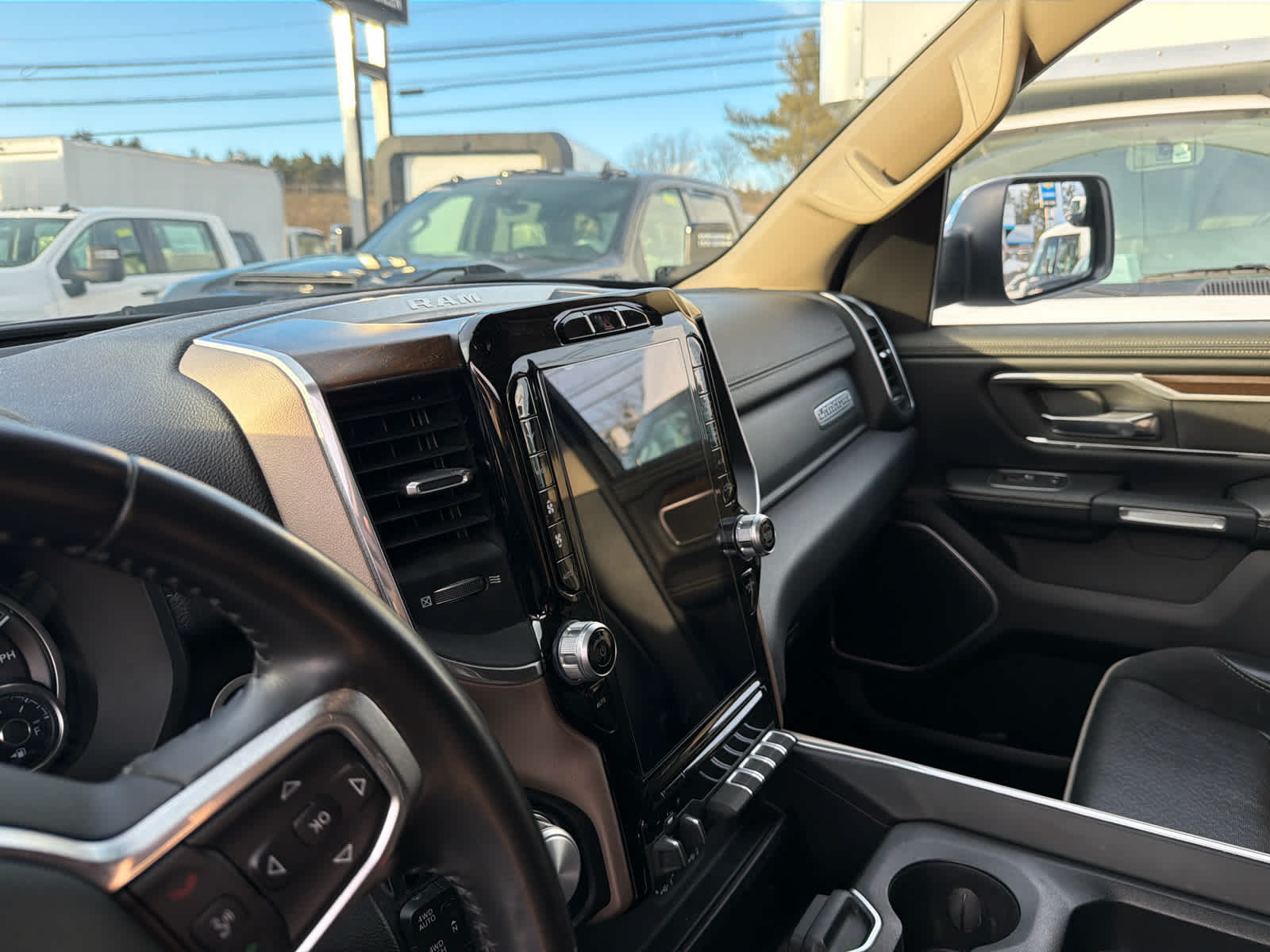 2021 RAM 1500 Laramie Crew Cab 4x4 5'7" Box