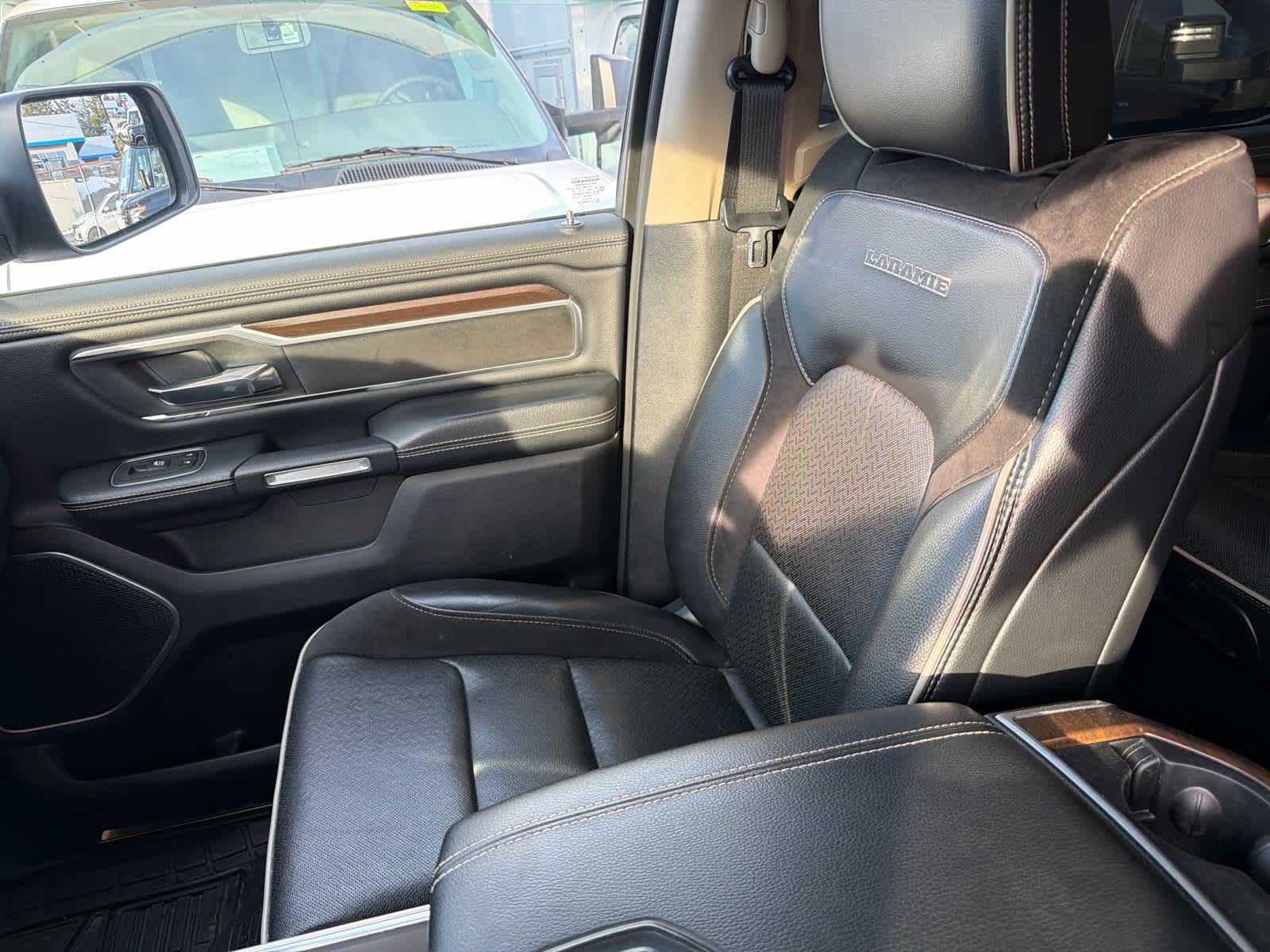 2021 RAM 1500 Laramie Crew Cab 4x4 5'7" Box