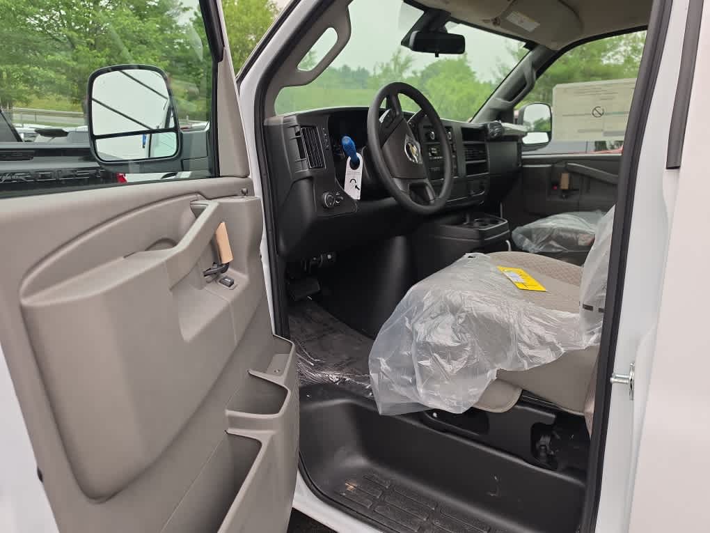 2026 Chevrolet Express Passenger LT