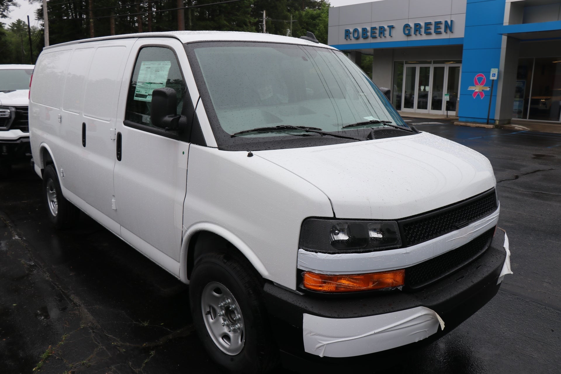 2025 Chevrolet Express Cargo 3500 WT