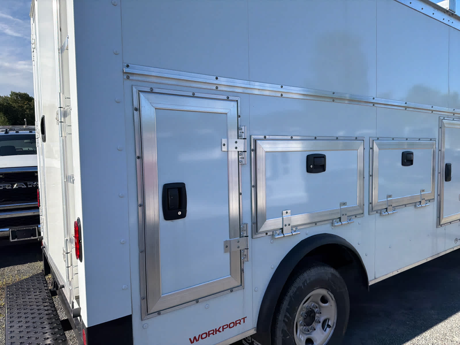 2026 Chevrolet Express Cutaway 3500 1WT