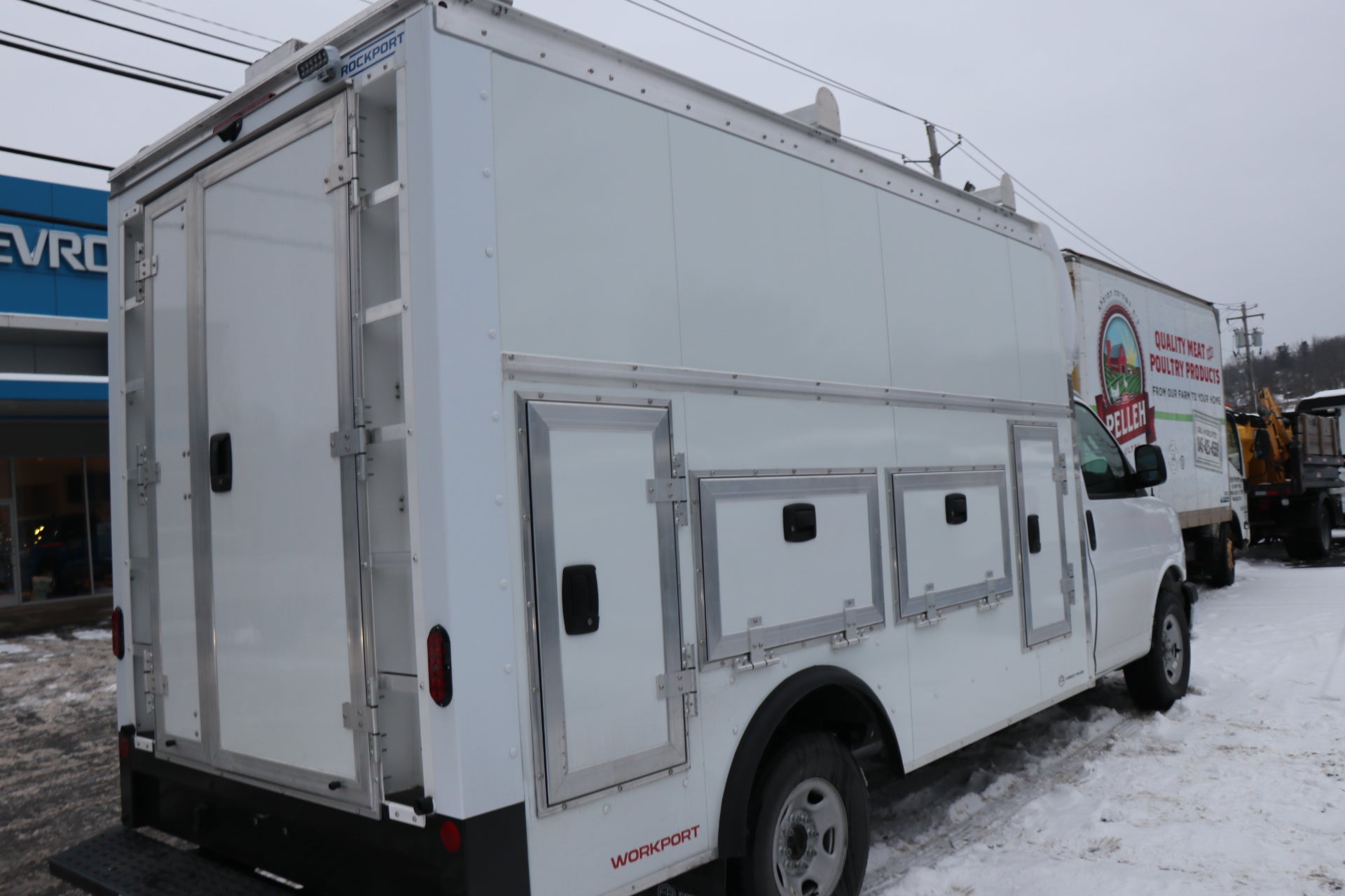 2026 Chevrolet Express Cutaway 3500 1WT