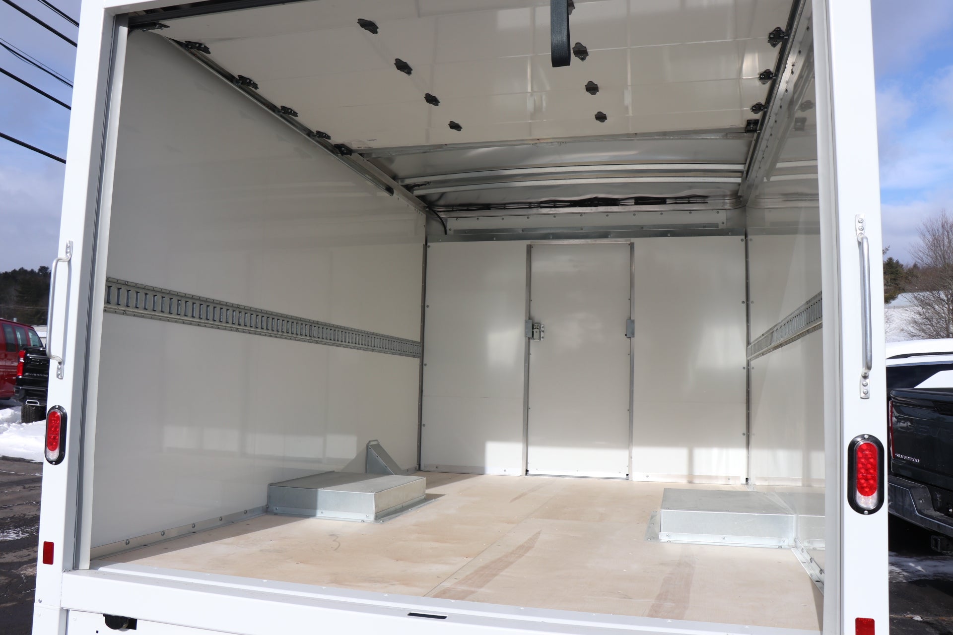 2024 Chevrolet Express Cutaway 3500 1WT