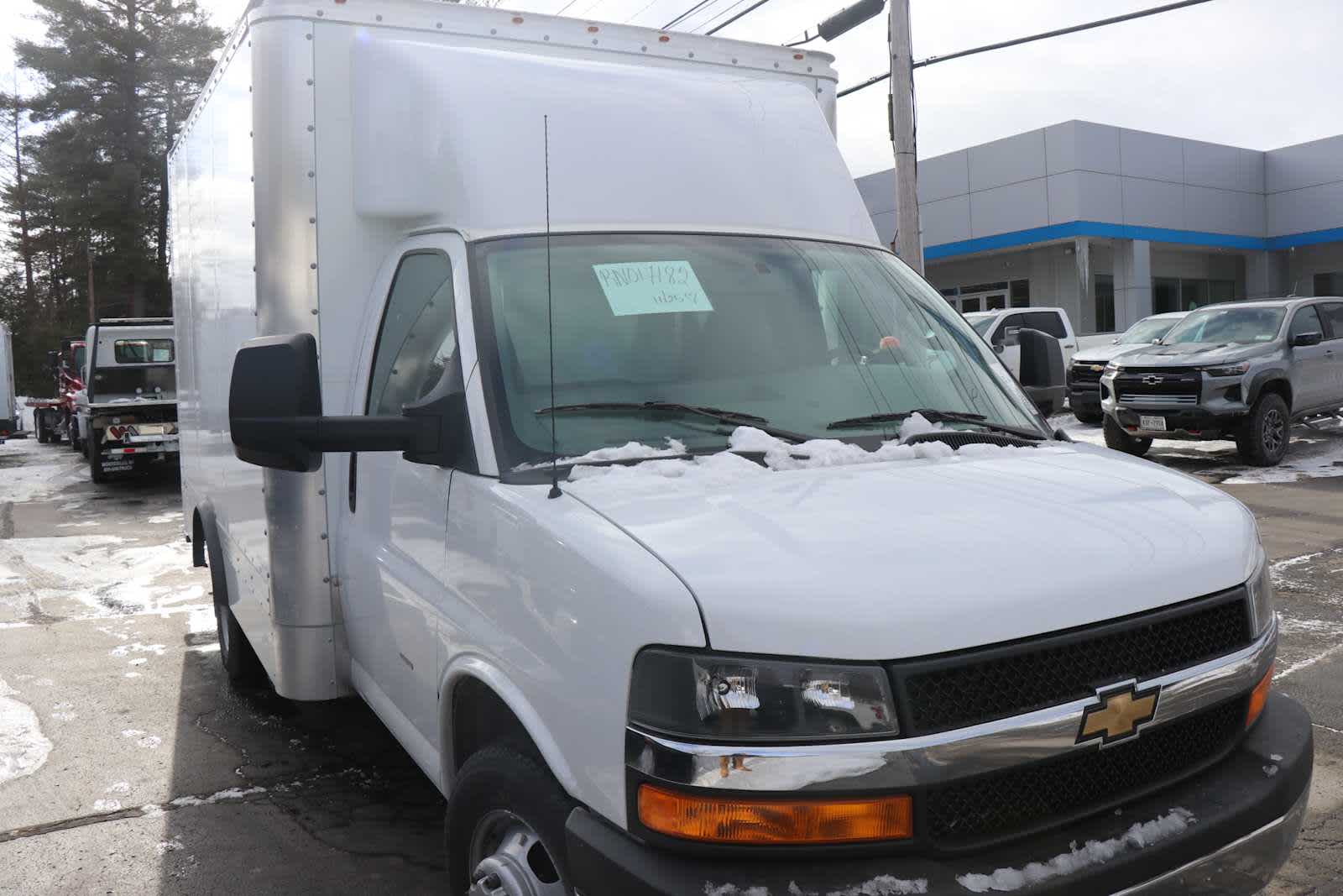 2024 Chevrolet Express Cutaway 3500 1WT