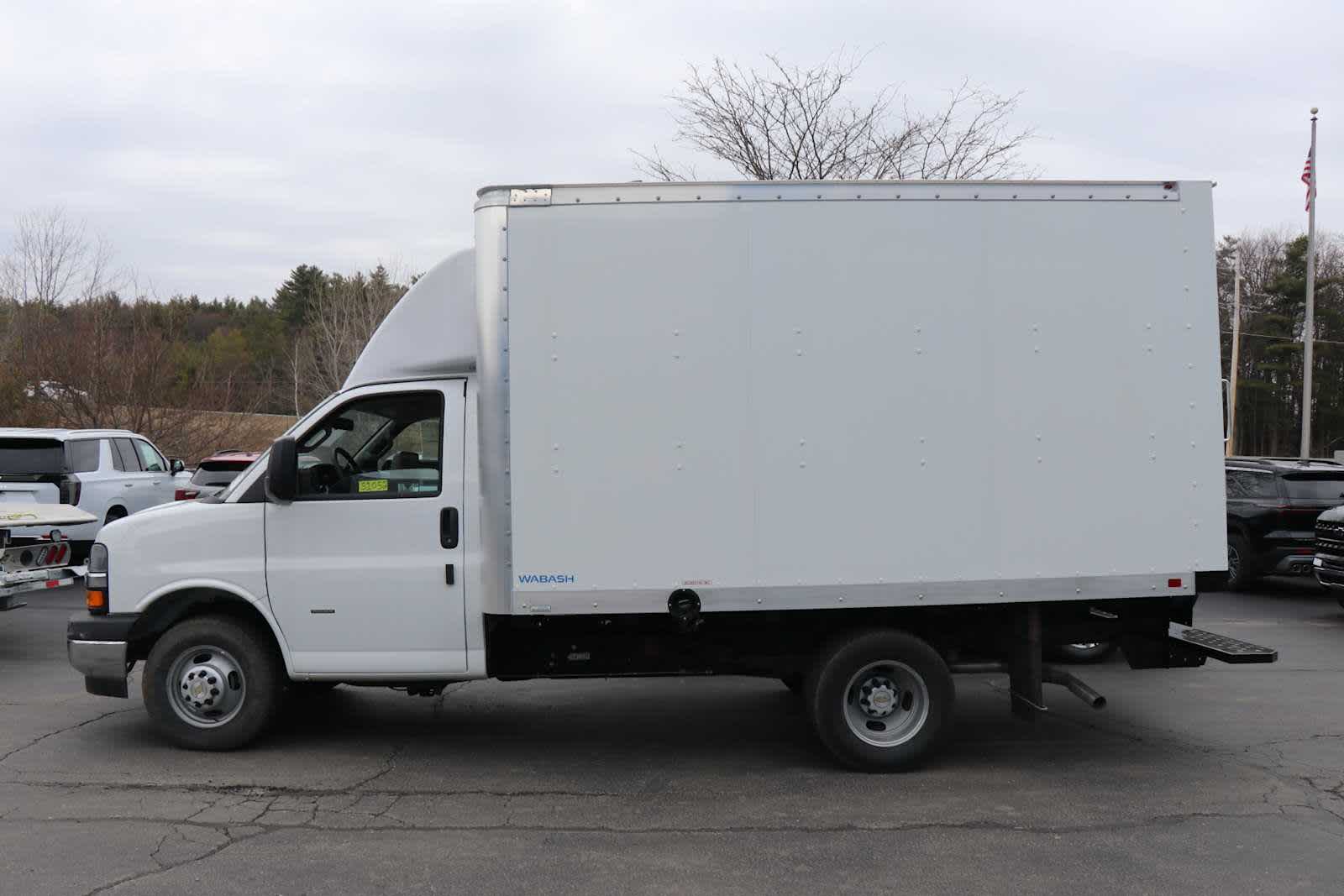 2025 Chevrolet Express Cutaway 3500 1WT