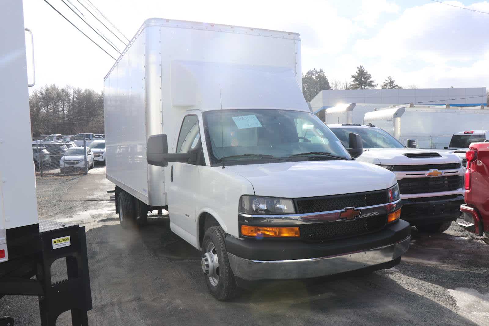 2025 Chevrolet Express Cutaway 3500 1WT