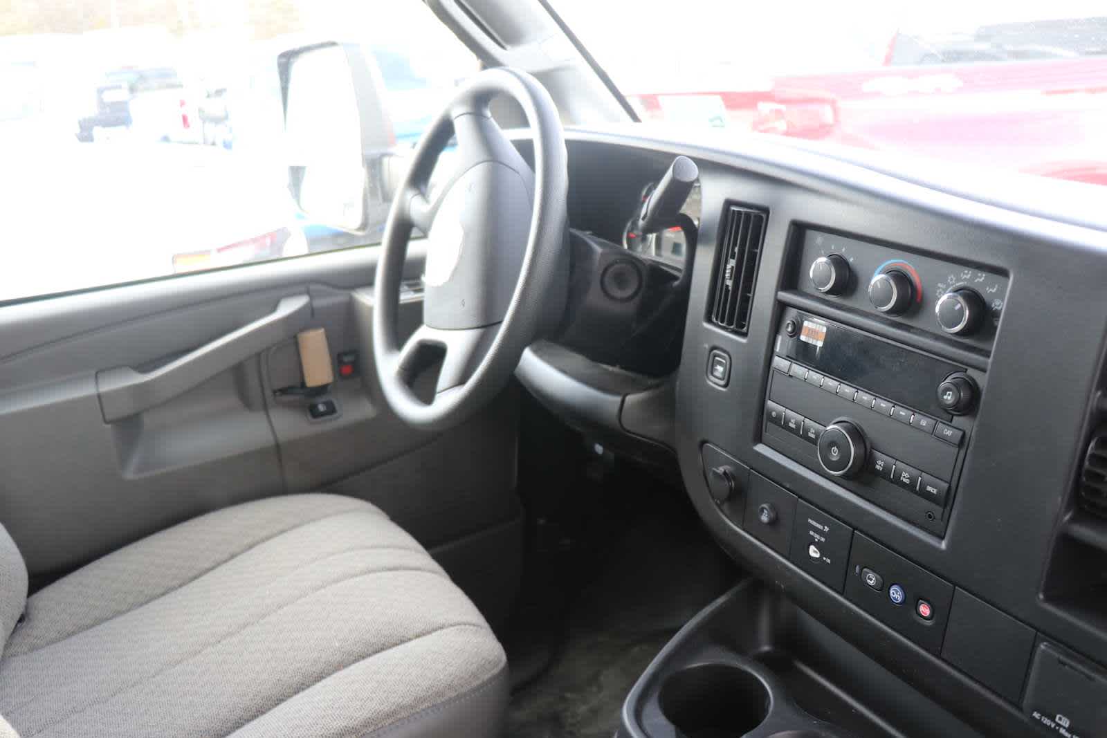 2025 Chevrolet Express Cutaway 3500 1WT