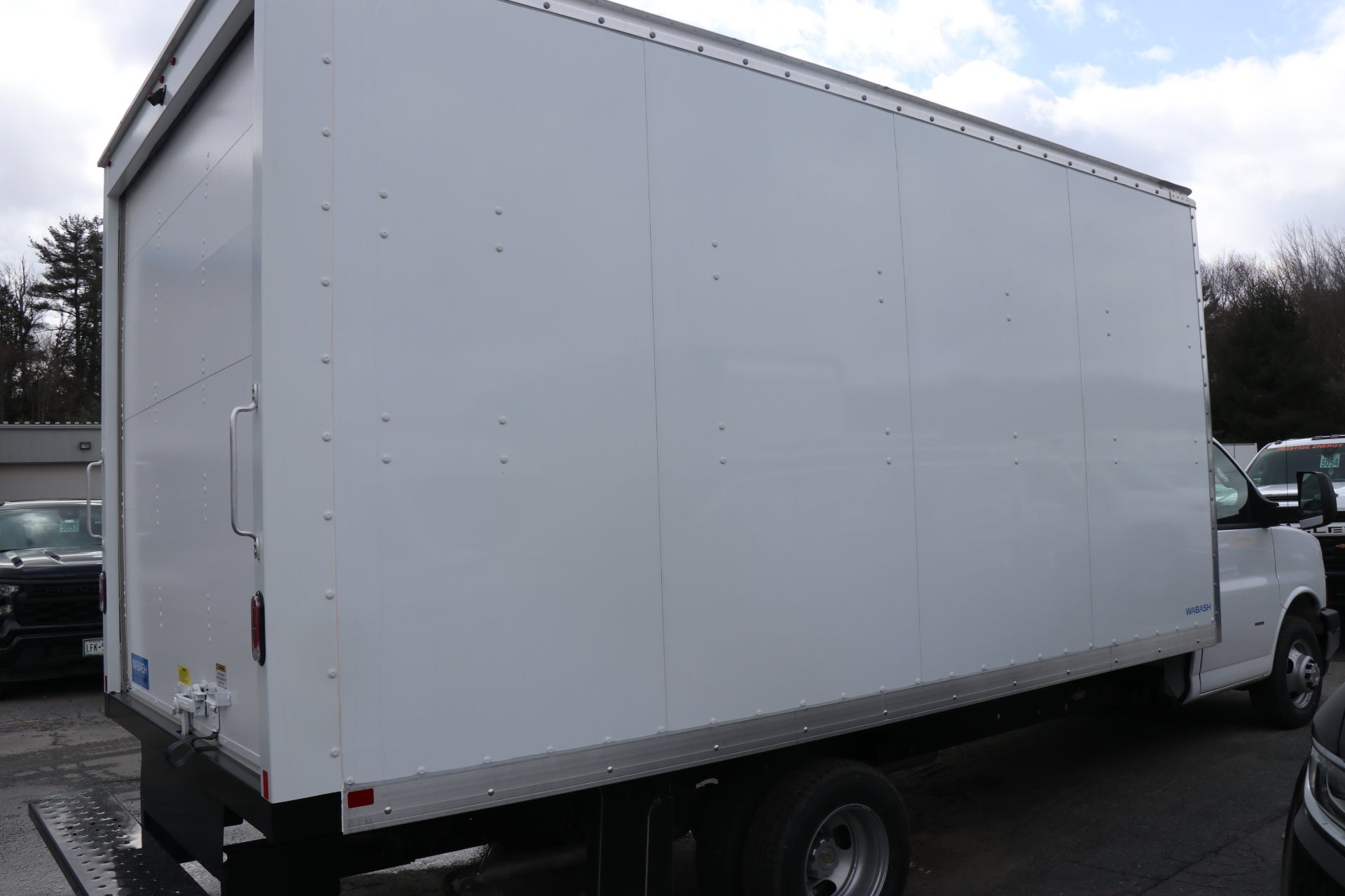 2025 Chevrolet Express Cutaway 3500 1WT