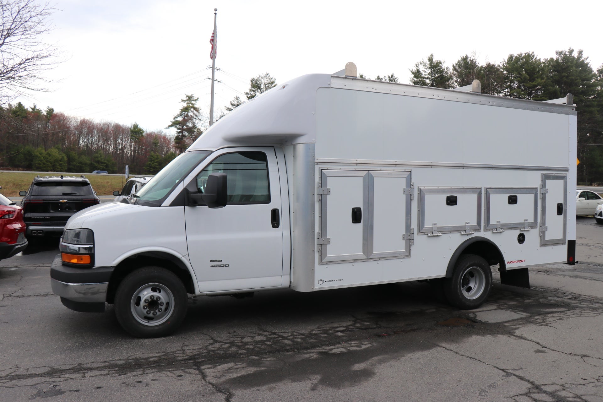 2026 Chevrolet Express Cutaway 4500 2WT