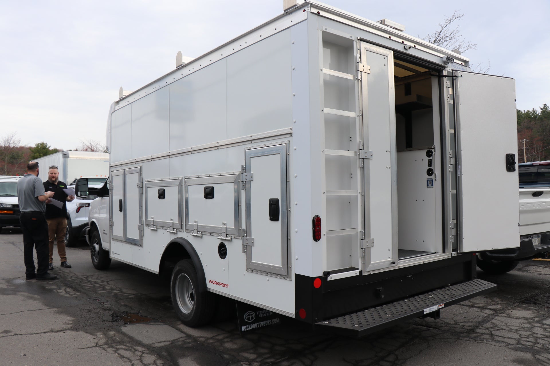 2026 Chevrolet Express Cutaway 4500 2WT