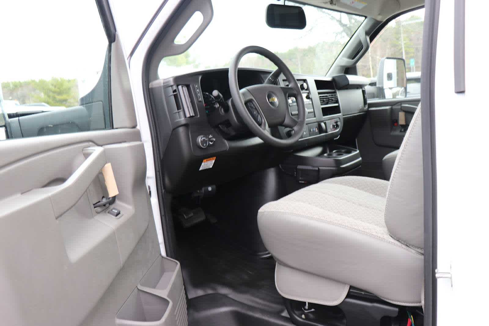 2026 Chevrolet Express Cutaway 4500 2WT