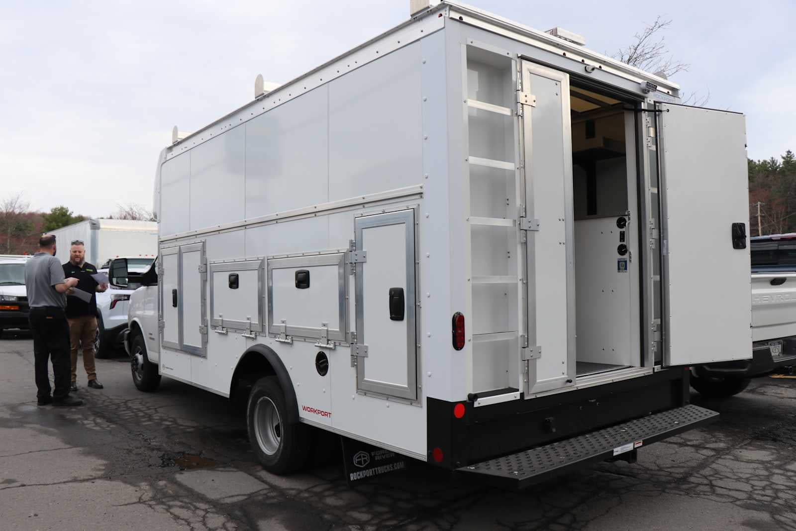 2026 Chevrolet Express Cutaway 4500 2WT