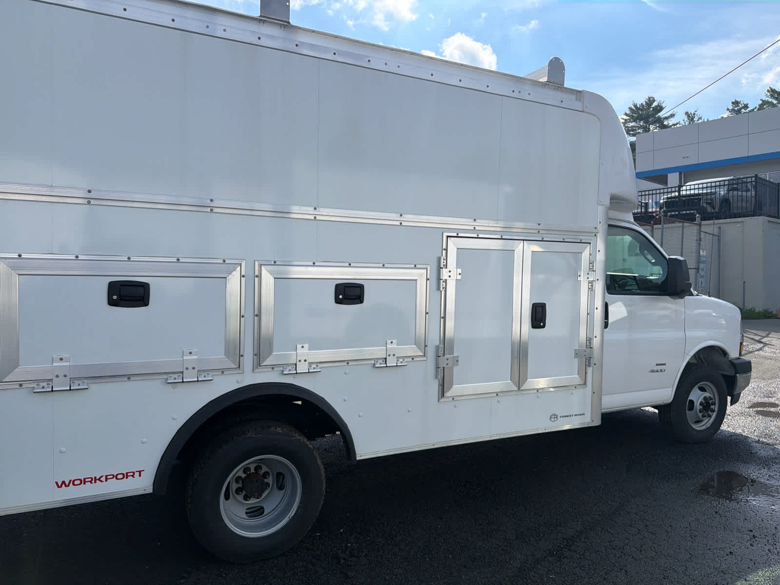 2025 Chevrolet Express Cutaway 4500 2WT