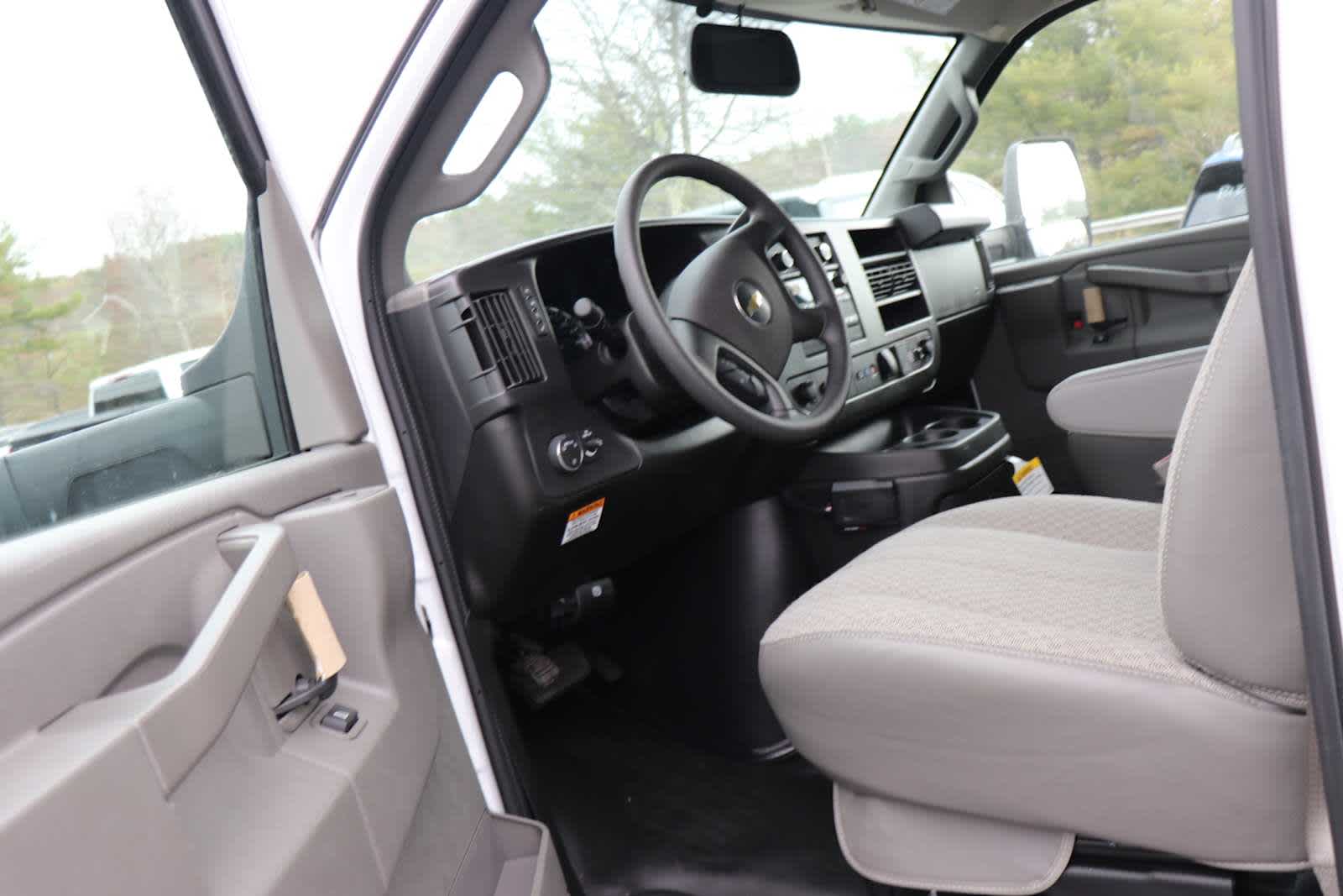 2026 Chevrolet Express Cutaway 4500 2WT