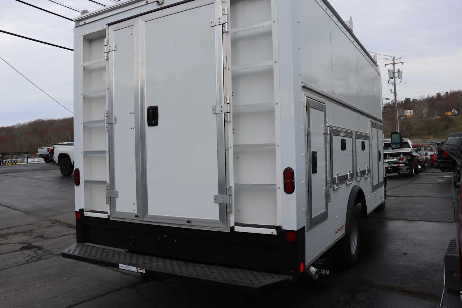 2026 Chevrolet Express Cutaway 4500 2WT