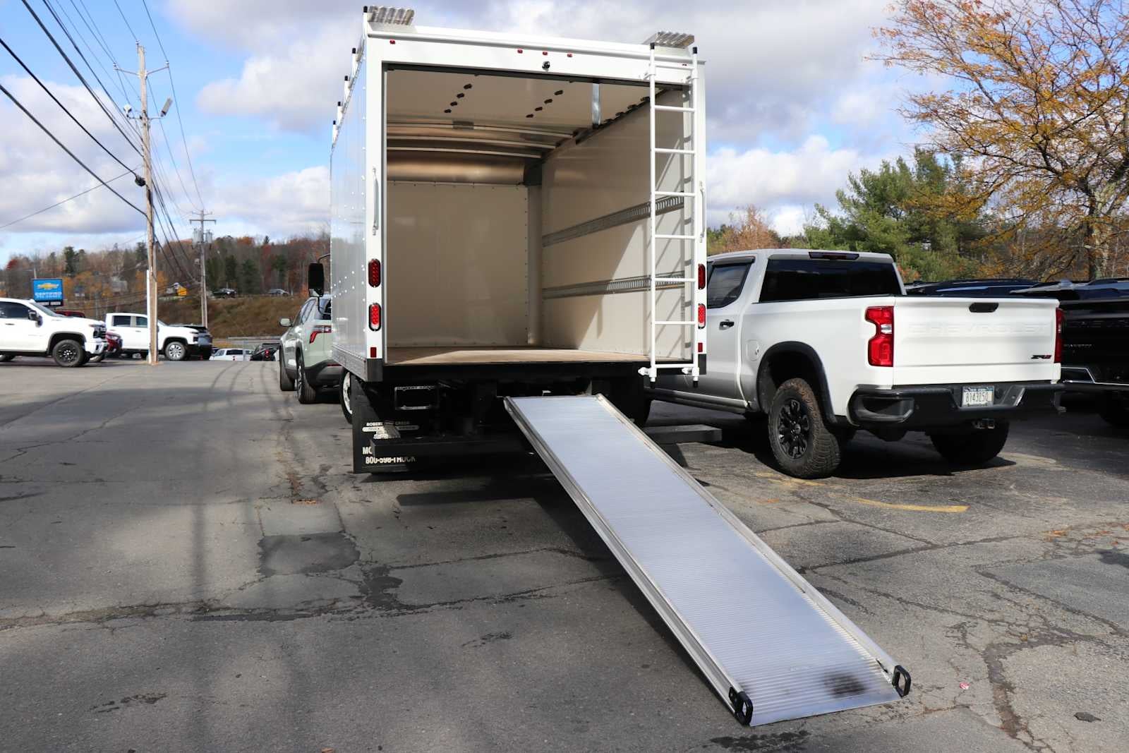 2024 Chevrolet Low Cab Forward 4500 HG NA